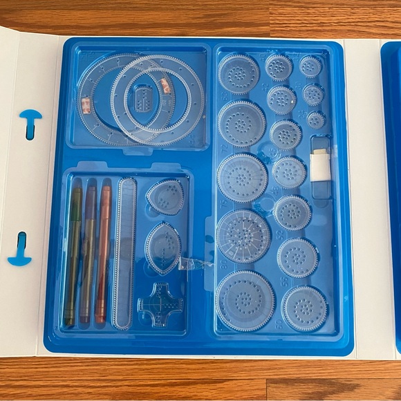 Spirograph Deluxe Design Set - Picture 3 of 4